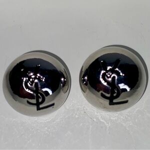 Fashion Earrings black in silver tone, buttons style